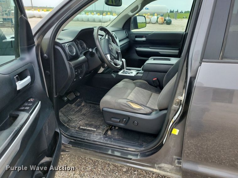 image for item KB9018 2015 Toyota Tundra CrewMax pickup truck