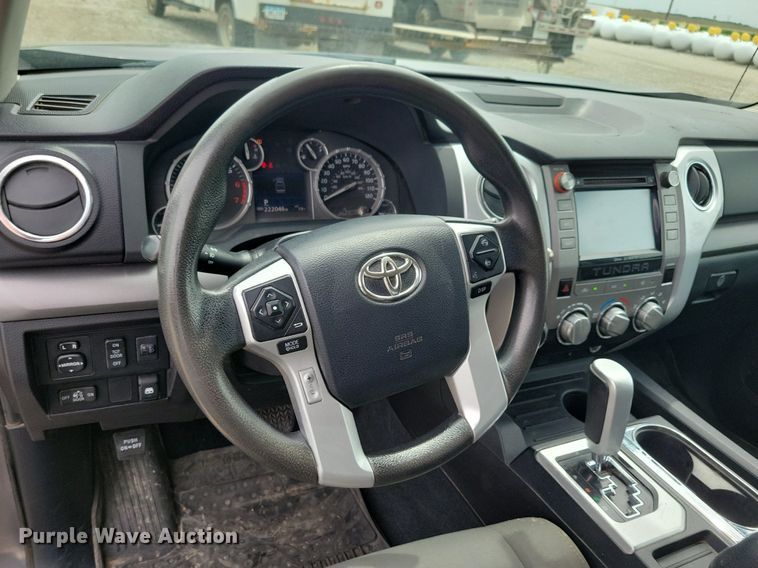 image for item KB9018 2015 Toyota Tundra CrewMax pickup truck