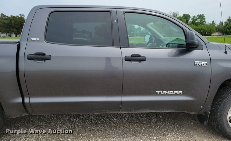 image for item KB9018 2015 Toyota Tundra CrewMax pickup truck