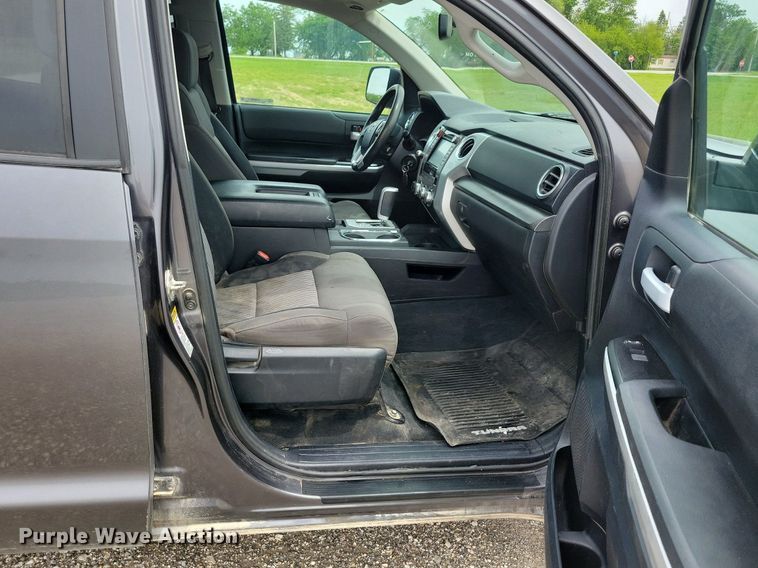 image for item KB9018 2015 Toyota Tundra CrewMax pickup truck