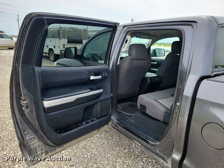 image for item KB9018 2015 Toyota Tundra CrewMax pickup truck