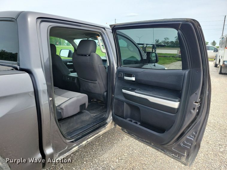 image for item KB9018 2015 Toyota Tundra CrewMax pickup truck