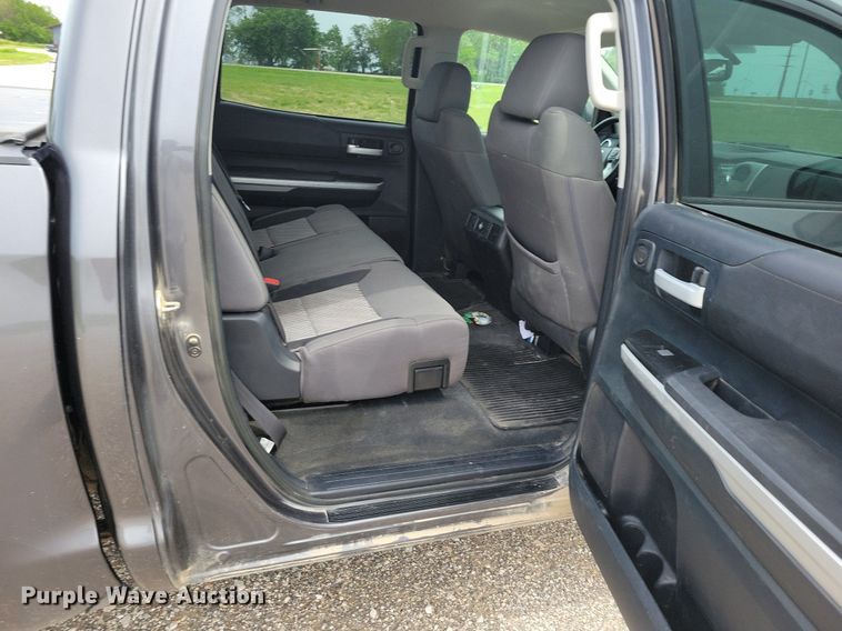 image for item KB9018 2015 Toyota Tundra CrewMax pickup truck