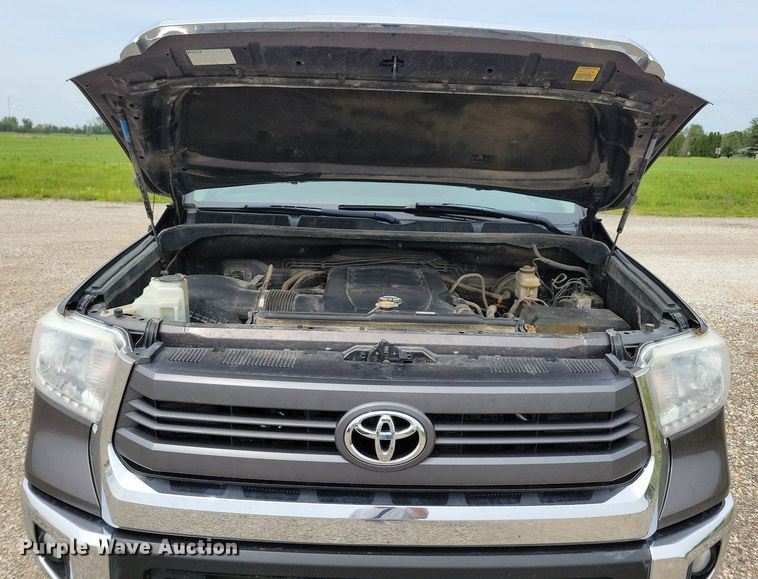 image for item KB9018 2015 Toyota Tundra CrewMax pickup truck