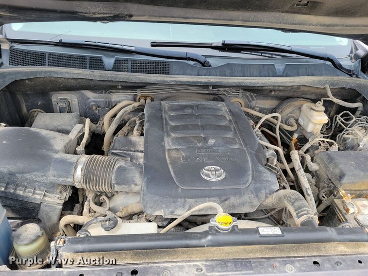 image for item KB9018 2015 Toyota Tundra CrewMax pickup truck