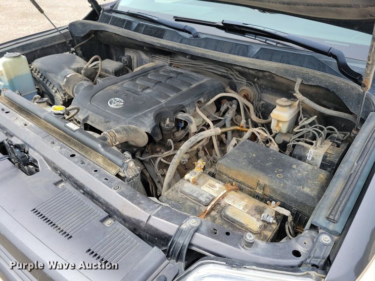 image for item KB9018 2015 Toyota Tundra CrewMax pickup truck