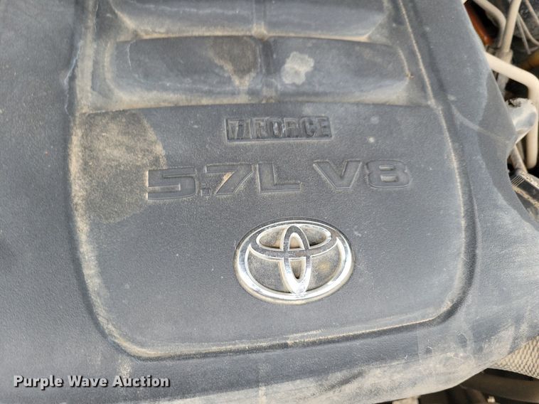 image for item KB9018 2015 Toyota Tundra CrewMax pickup truck