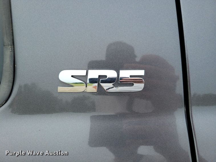 image for item KB9018 2015 Toyota Tundra CrewMax pickup truck