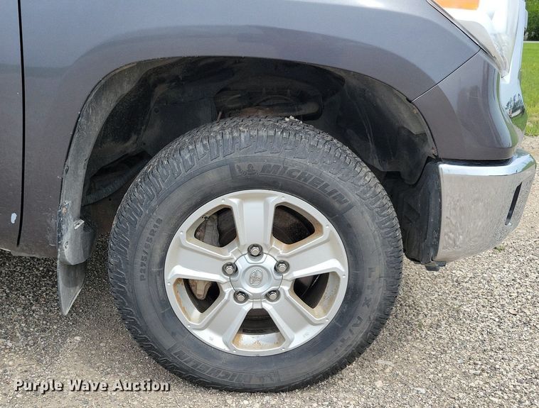 image for item KB9018 2015 Toyota Tundra CrewMax pickup truck