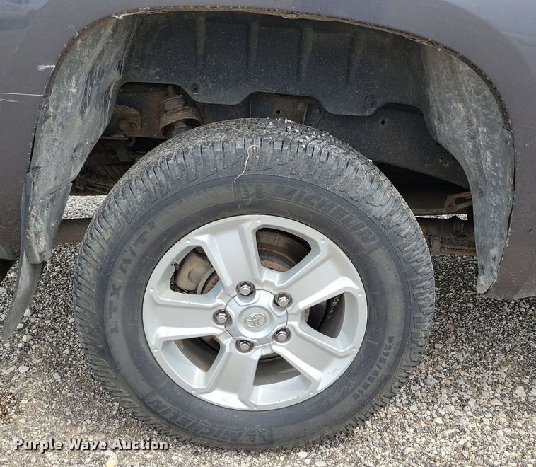 image for item KB9018 2015 Toyota Tundra CrewMax pickup truck