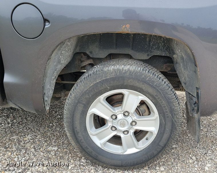 image for item KB9018 2015 Toyota Tundra CrewMax pickup truck