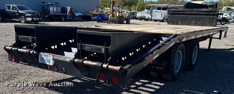 image for item KH9542 2005 Apache equipment trailer