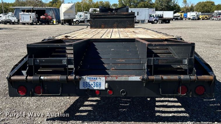 image for item KH9542 2005 Apache equipment trailer