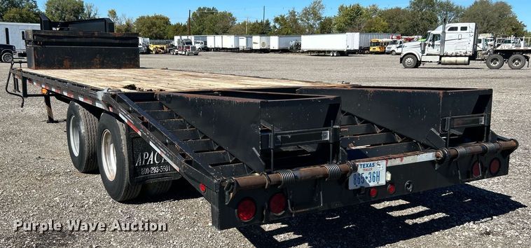 image for item KH9542 2005 Apache equipment trailer