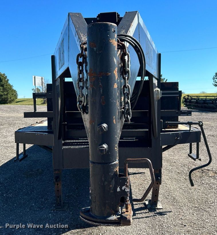 image for item KH9542 2005 Apache equipment trailer