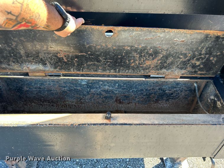 image for item KH9542 2005 Apache equipment trailer