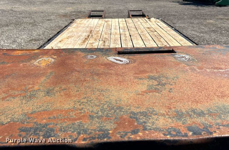 image for item KH9542 2005 Apache equipment trailer