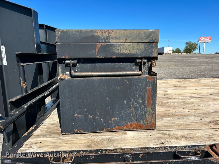 image for item KH9542 2005 Apache equipment trailer