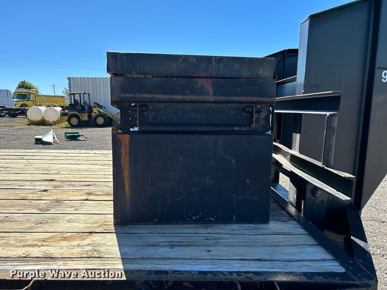 image for item KH9542 2005 Apache equipment trailer