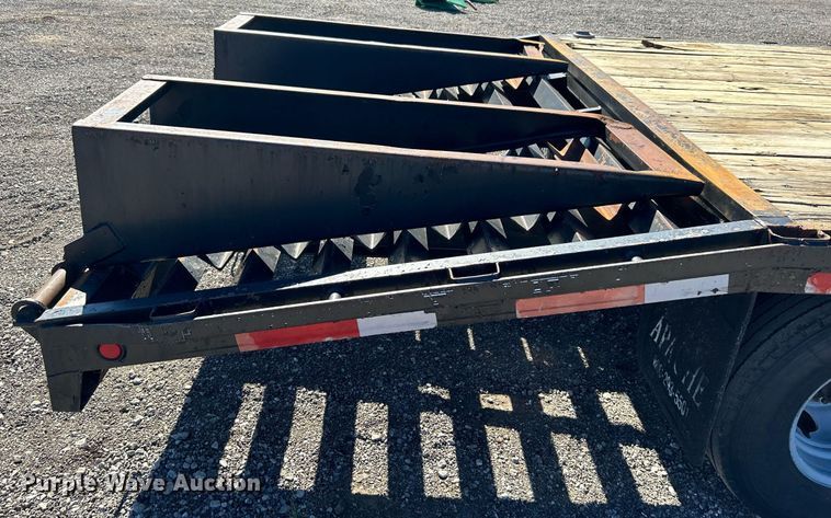 image for item KH9542 2005 Apache equipment trailer