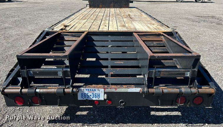 image for item KH9542 2005 Apache equipment trailer