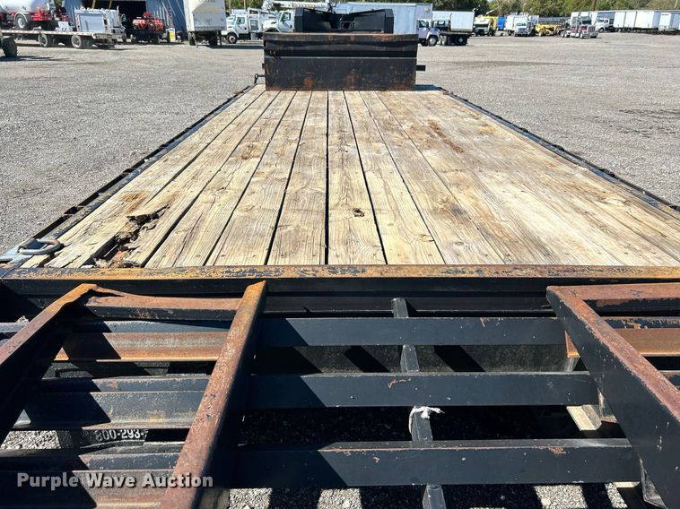 image for item KH9542 2005 Apache equipment trailer