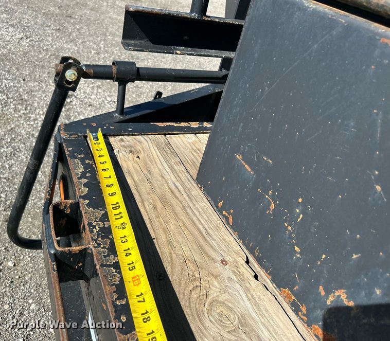 image for item KH9542 2005 Apache equipment trailer