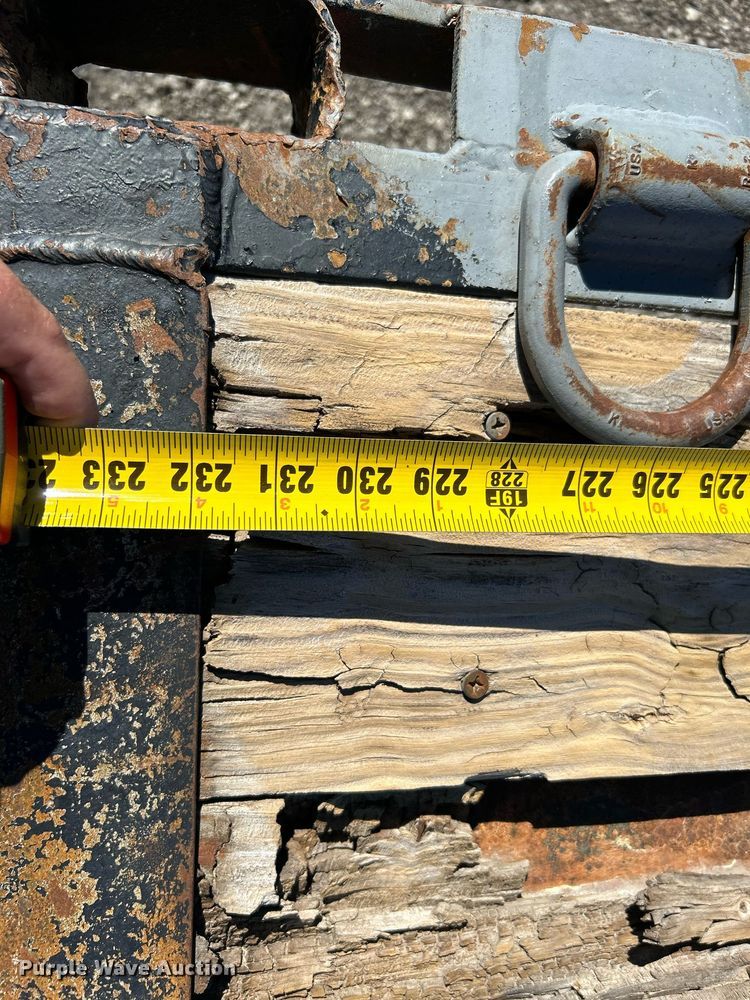 image for item KH9542 2005 Apache equipment trailer