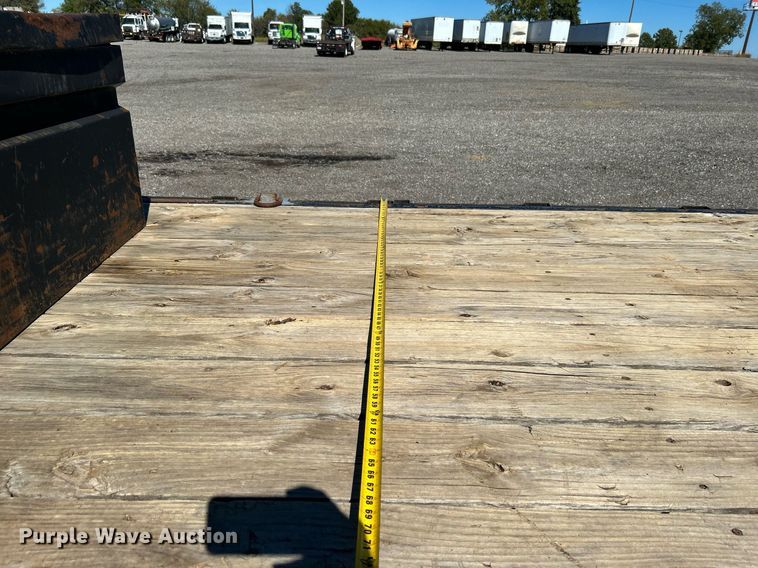 image for item KH9542 2005 Apache equipment trailer