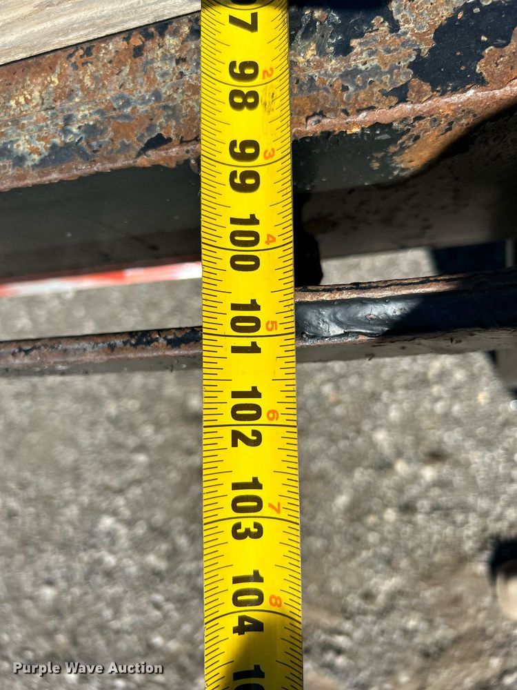 image for item KH9542 2005 Apache equipment trailer