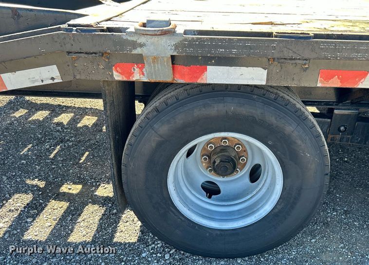 image for item KH9542 2005 Apache equipment trailer