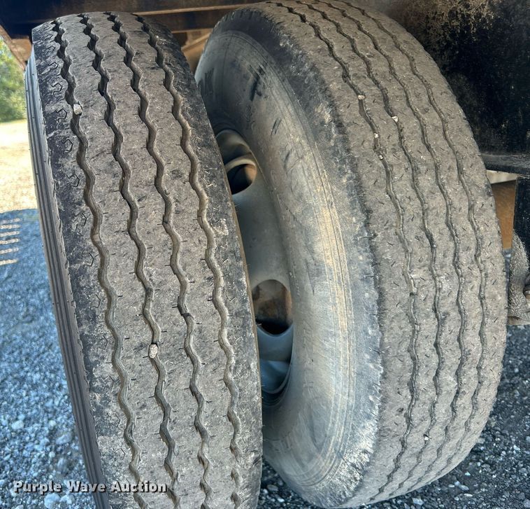 image for item KH9542 2005 Apache equipment trailer