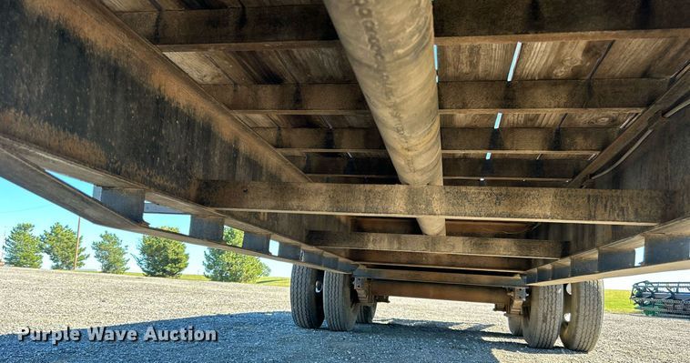 image for item KH9542 2005 Apache equipment trailer