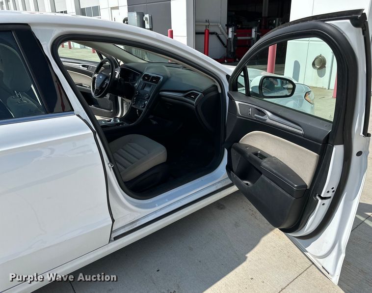 image for item LR9360 2017 Ford Fusion 