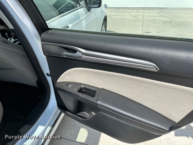 image for item LR9360 2017 Ford Fusion 