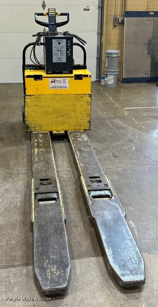 image for item LR9372 Hyster B80XT pallet jack