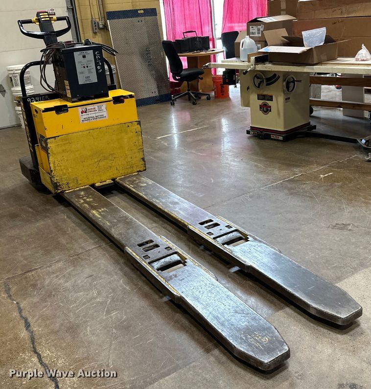 image for item LR9372 Hyster B80XT pallet jack