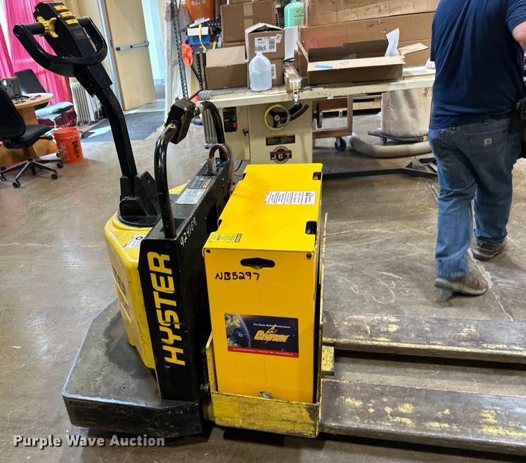 image for item LR9372 Hyster B80XT pallet jack
