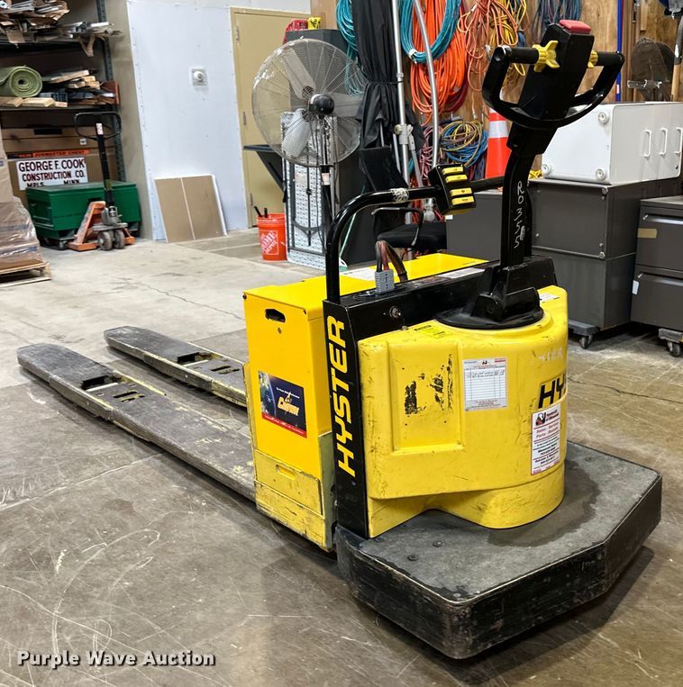 image for item LR9372 Hyster B80XT pallet jack