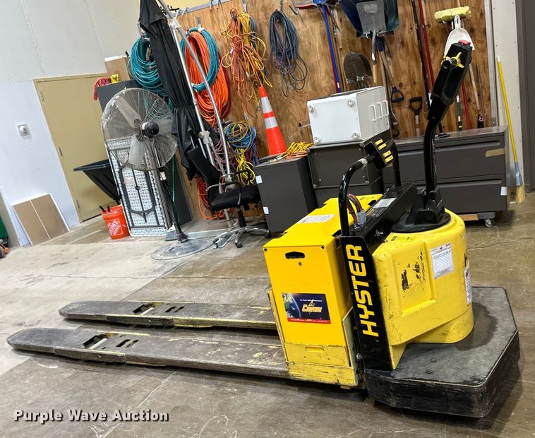 image for item LR9372 Hyster B80XT pallet jack