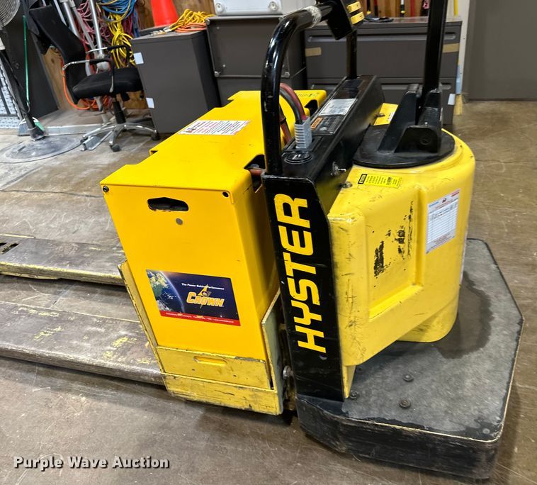 image for item LR9372 Hyster B80XT pallet jack