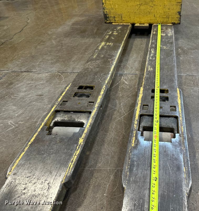 image for item LR9372 Hyster B80XT pallet jack