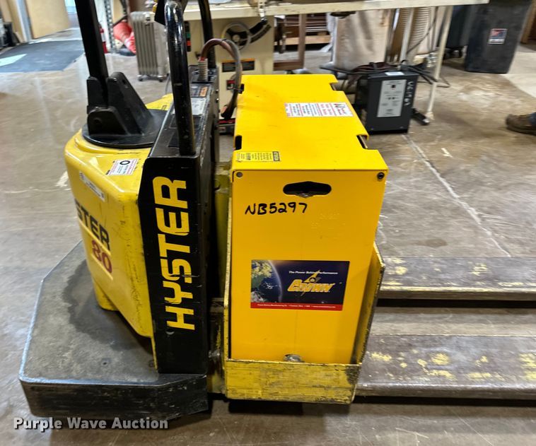 image for item LR9372 Hyster B80XT pallet jack