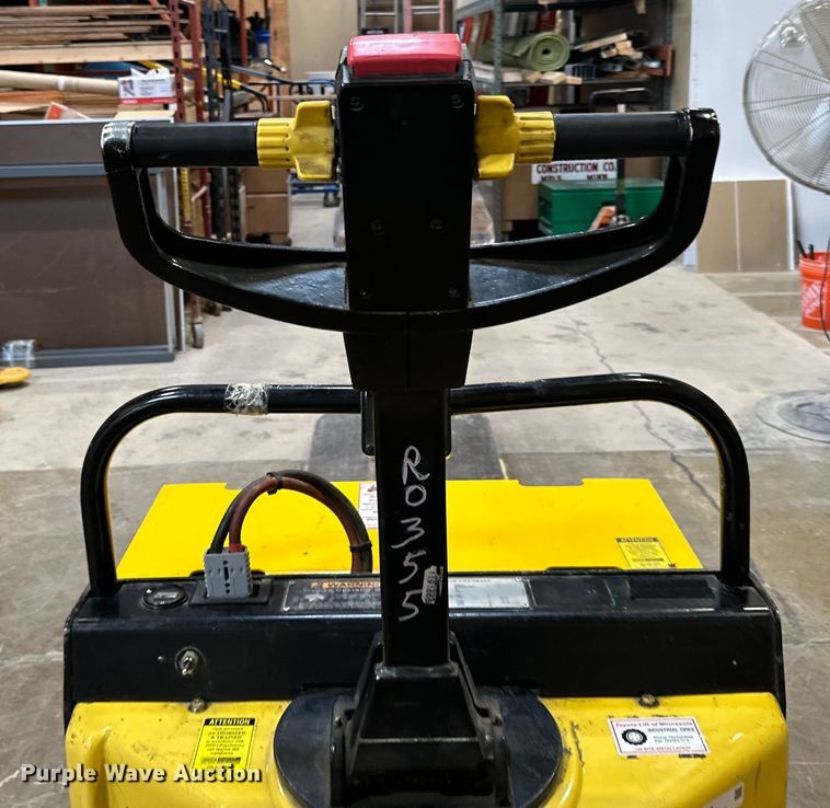 image for item LR9372 Hyster B80XT pallet jack