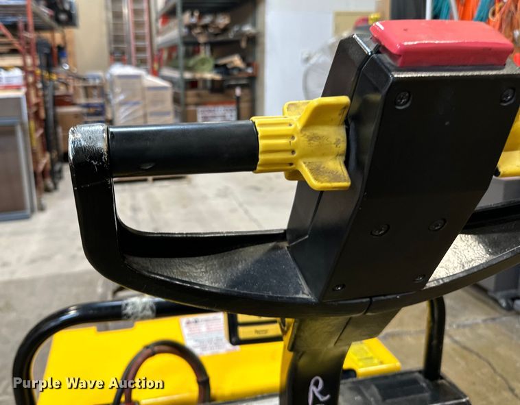 image for item LR9372 Hyster B80XT pallet jack