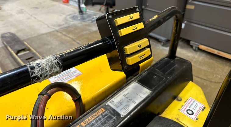 image for item LR9372 Hyster B80XT pallet jack