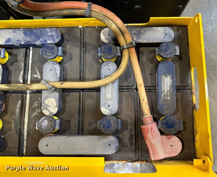 image for item LR9372 Hyster B80XT pallet jack