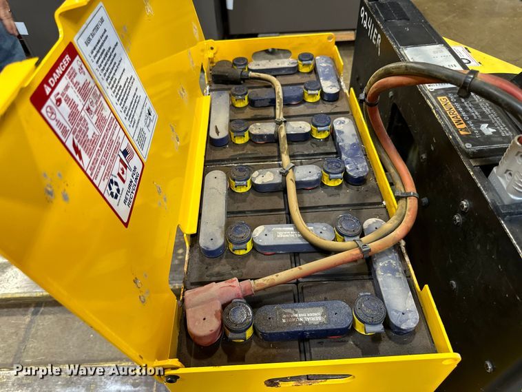 image for item LR9372 Hyster B80XT pallet jack