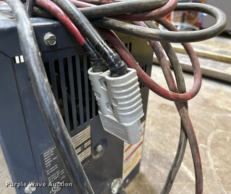 image for item LR9372 Hyster B80XT pallet jack