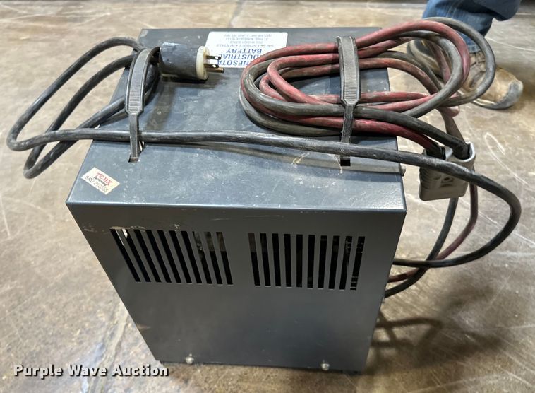 image for item LR9372 Hyster B80XT pallet jack